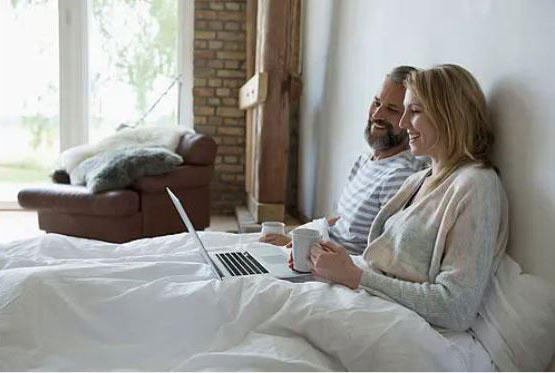 A couple are streaming UHD movie in bed